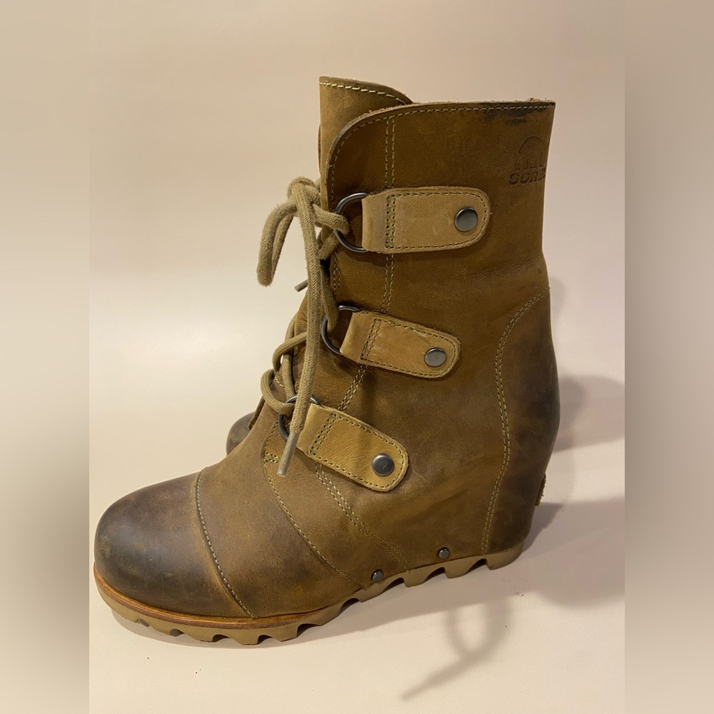 SOREL Joan of Arctic Wedge Mid Boots | Size 6